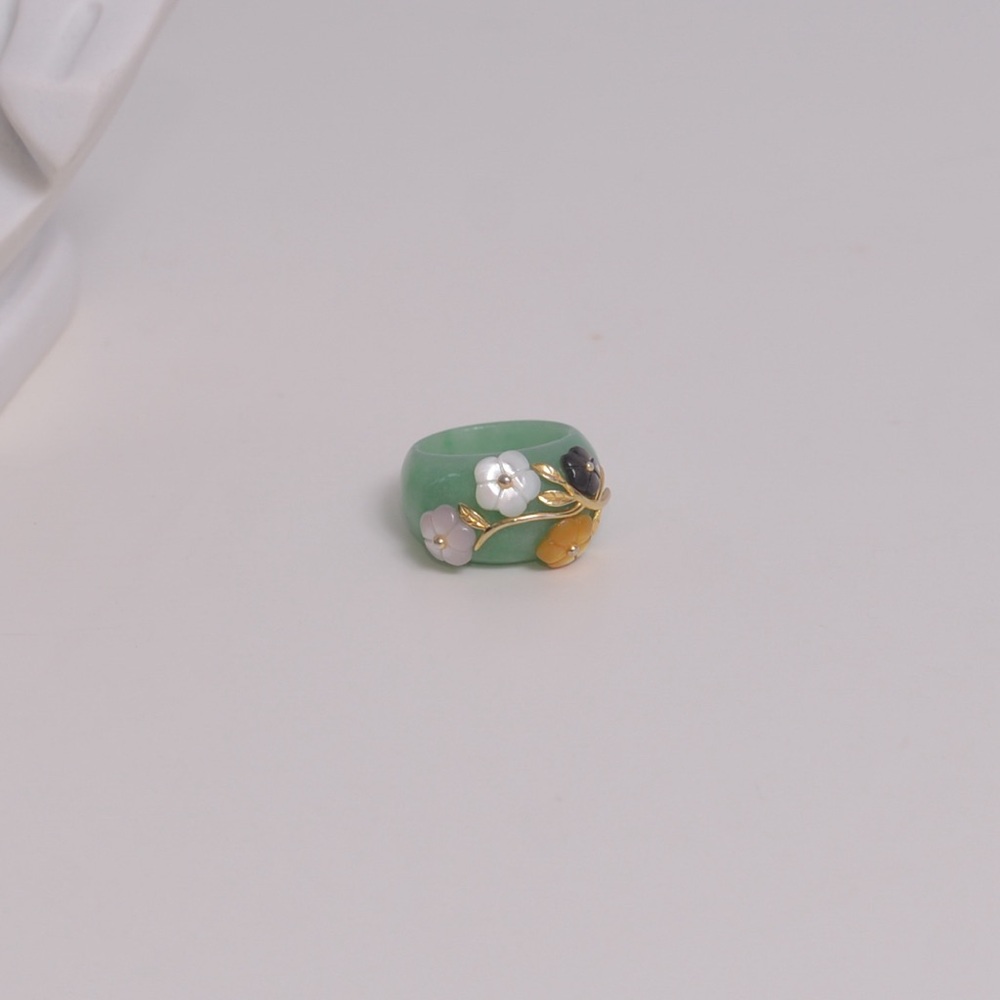 Jade and multicolored mother of pearl flower ring perimeter 2.5